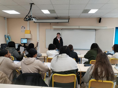 Un avocat au lycée pour les 1ère AGORA